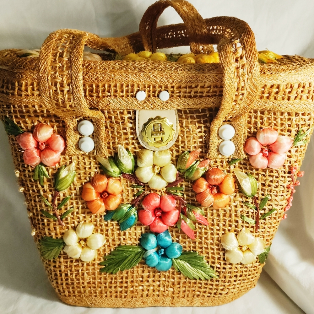 Vintage floral straw shoulder bag